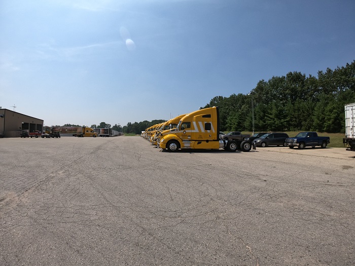 Available Trucking Jobs in Ozaukee County